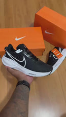 Nike Vomero 17
