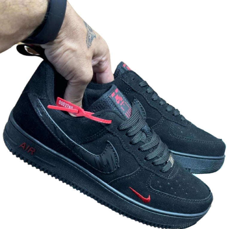 Nike Air Force 1 Low - Camurça Preta