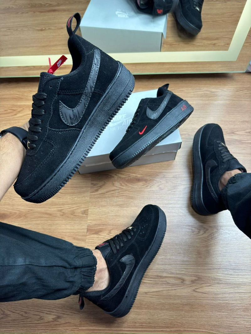 Nike Air Force 1 Low - Camurça Preta