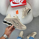 Nike Shox R4