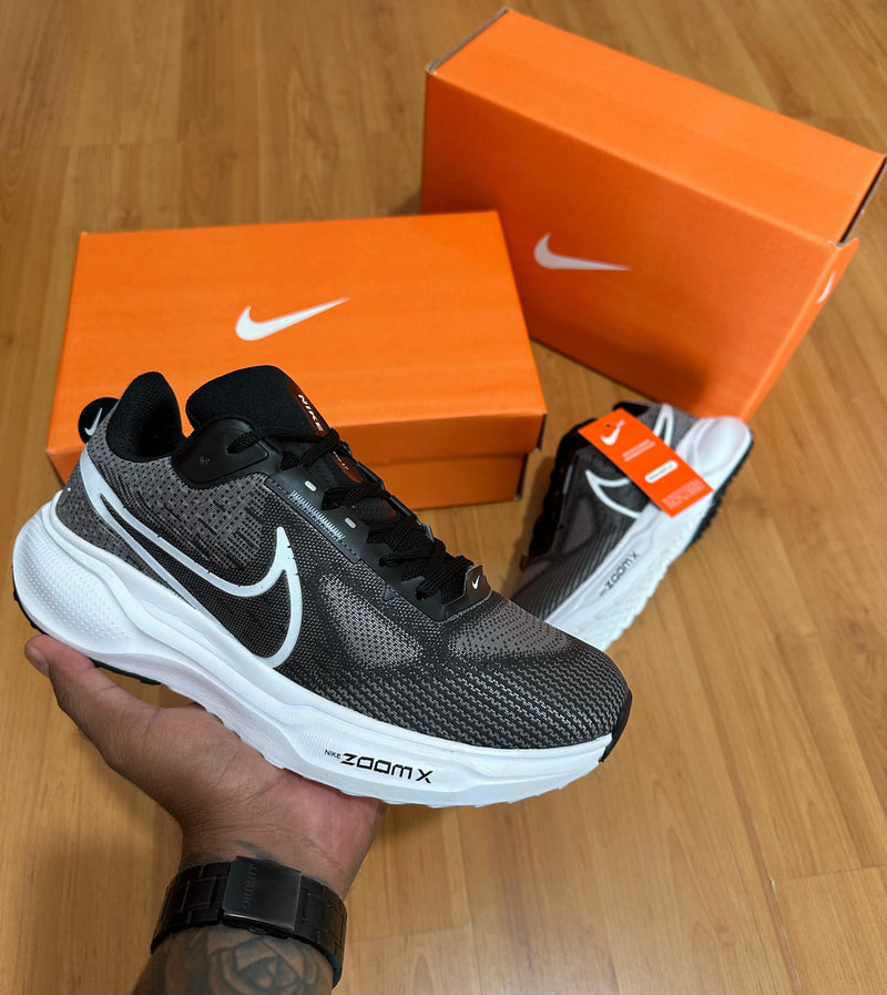Nike Vomero 17