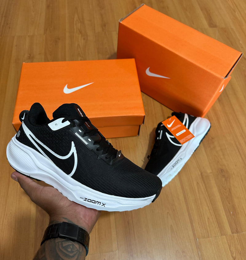 Nike Vomero 17