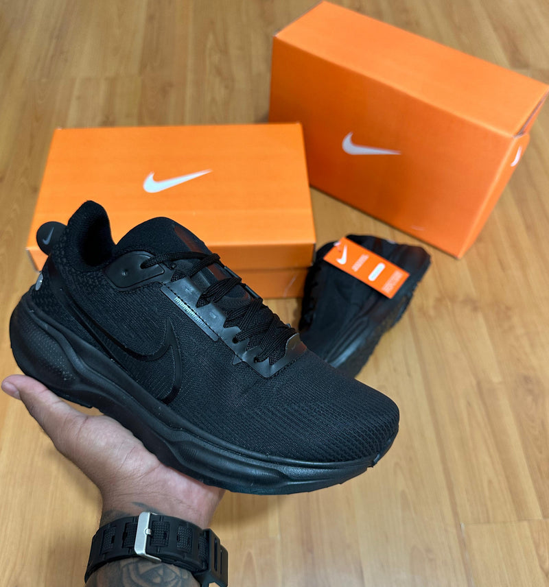 Nike Vomero 17