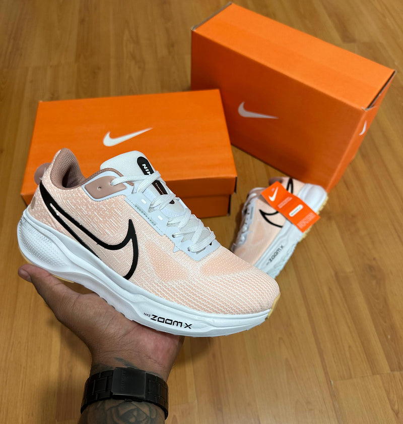 Nike Vomero 17
