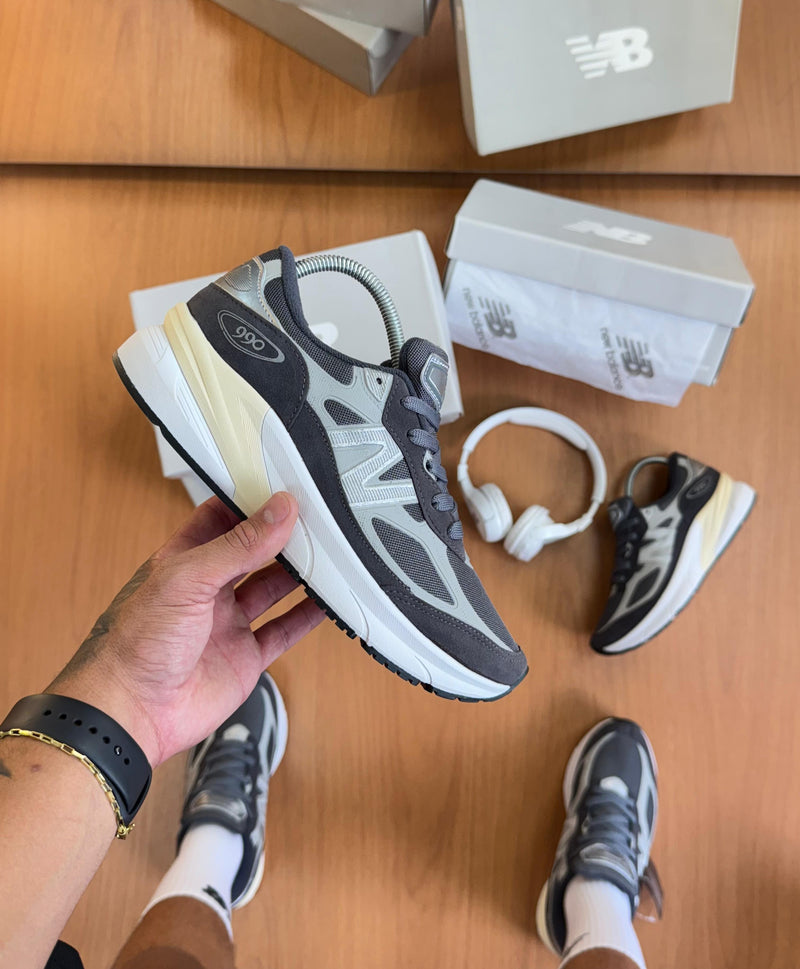 New Balance 990