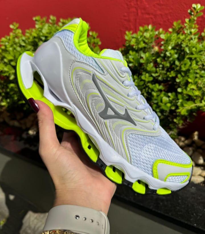 Mizuno Wave Prophecy 12S