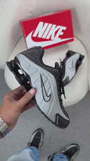 Nike Shox R4