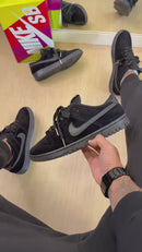 Nike Dunk SB Low Pro All Black Camurça